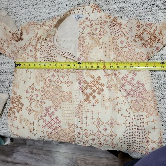 Fate Button Up blouse tan/cream Long Sleeve Sz Small - Picture 10 of 11